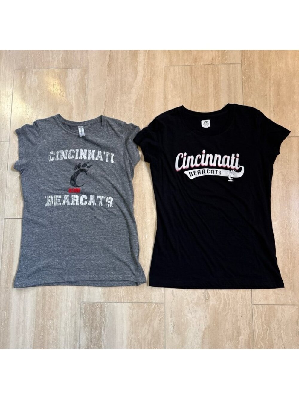 Set of 2 Women’s UC Bearcats University of Cincinnati tshirts, sz Large/xL